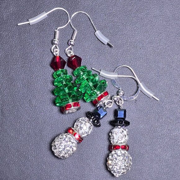 Set Of 4 Festive Christmas Earrings (NWOT) - Picture 2 of 5